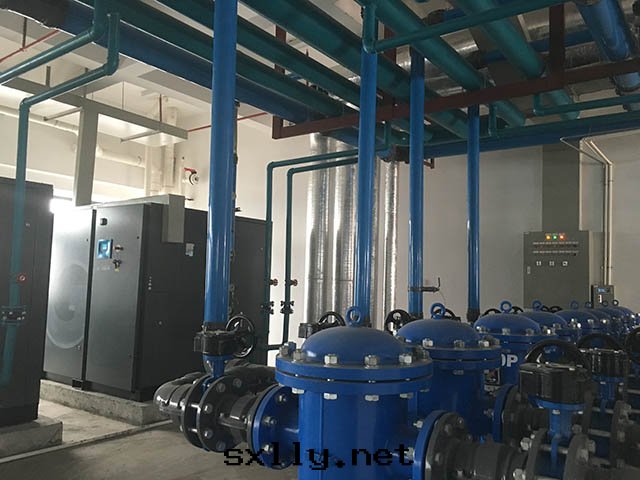 配管(guǎn)工程現(xiàn)场(chǎng)2